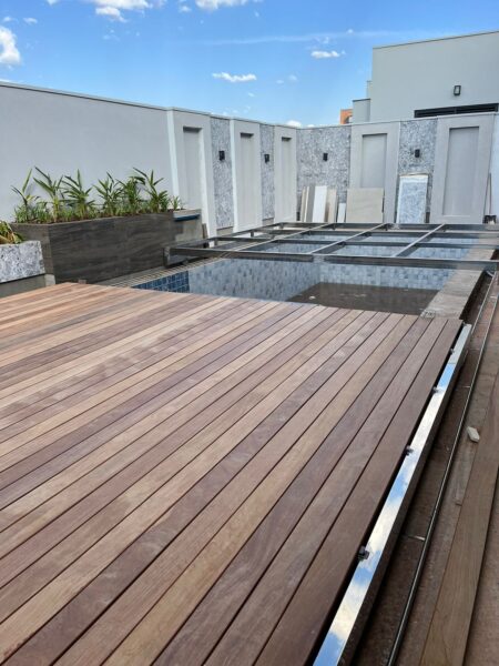 Deck Móvel Sobre Piscina